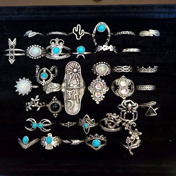 Jewelry - Lot of 35pcs fashion rings